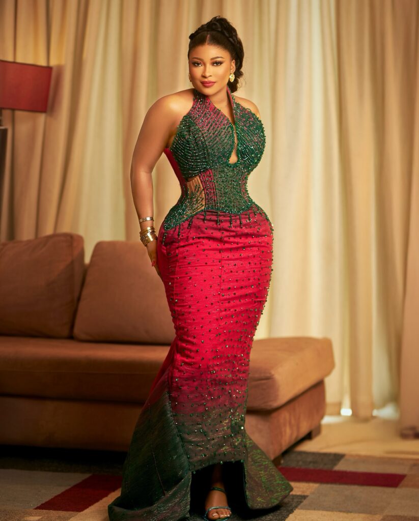 Picture of @Choacolate_hair in a beautiful Kente bridal dress.